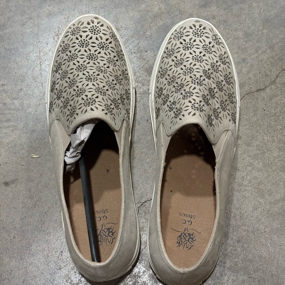Women's Floral Slip-On Sneakers - Taupe G.C Shoes Size 9.5 With Rhinestones